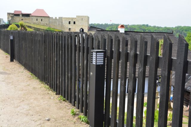 oświetlenie w skansenie