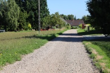 wyremontowna droga wysypana tłuczniem