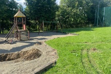 Zdjęcie placu zabaw przy Szkole podstawowej w Kornatce