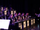na scenie koncert zespołu Big Band Dobczyce widać muzyków wraz z dyrygentem