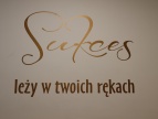 SP1 Dobczyce ściana i napis motywacyjny Sukces leży w Twoich rękach