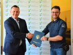 burmistrz Tomasz Suś oraz pełnomocnik firmy WI-BA Adrian Bochacki