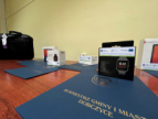 ilustracja przedstawia nagrody: laptop, tablet, smartfon, smartwatch